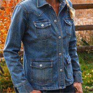 GAP woman’s Blue Denim Jacket